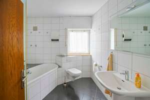 Großräumiges Wohnhaus mit großem Garten: Ideal für Familien, Mehrgenerationen o. Wohnen & Arbeiten – Die vollständige Adresse der Immobilie erhältst du vom Anbieter., 41363 Jüchen – Vorschaubild 12