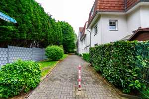 Lichtdurchflutetes 2-Zimmer-Wohnhighlight mit Balkon in Südlage-stilvoll wohnen. Sackgassenendlage. – Albertus-Magnus-Straße 20a, 42719 Solingen – Vorschaubild 3