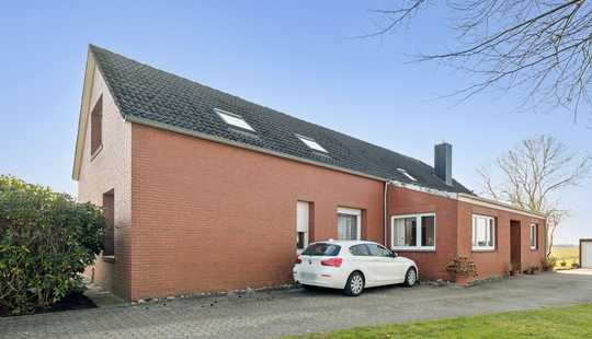 Bild von Großzügiges Einfamilienhaus mit Einliegerwohnung auf traumhaftem Grundstück in Norden-Süderneuland 1