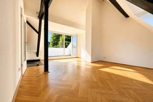 Historischer Charme trifft Loft-Flair: 3-Zimmer-Dachgeschoss mit hohen Decken, Balkon & Sichtbalken