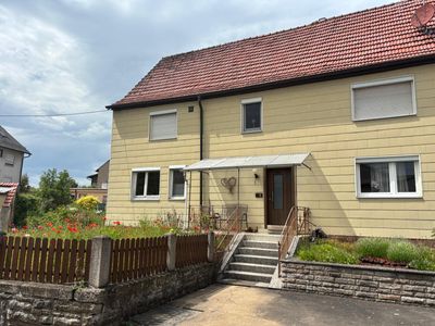 Zweifamilienhaus mit weitläufigem Grundstück in Wasserlosen / Wülfershausen
