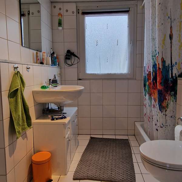 *** schöne WG-geeignete 2-Zimmer-Wohnung ***