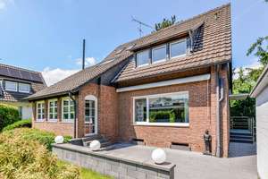 Freihstehendes Einfamilienhaus in Sackgasse * Kamin * Garten * Garage * 227 m² Wohn/Nutzfläche – Die vollständige Adresse der Immobilie erhältst du vom Anbieter., 51381 Lützenkirchen, Leverkusen – Vorschaubild 2