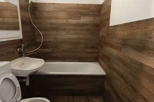 Bad neu gestaltet bei für Sie neu renovierter Wohnung im 2.Obergeschoss