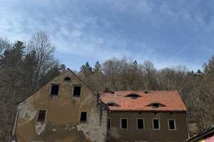 Sanierungsobjekt mit ca. 1400m² Grundstück in ruhiger Waldlage – Waldweg 6, 1816 Bad Gottleuba-Berggießhübel – Vorschaubild 3