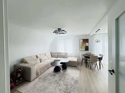 Großzügige 7 Zimmer-Wohnung mit Garten