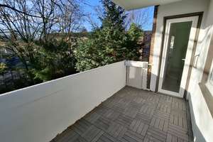Frisch modernisierte 3-Zim.-Wohnung im 2. OG mit Dusche/Balkon in Düsseldorf-Garath