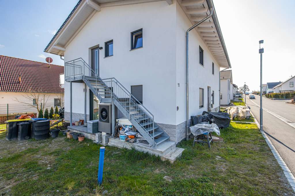 Immobilie in Volkertshausen - Neuwertiges Zweifamilienhaus im Neubaugebiet Volkertshausen - Bild 2