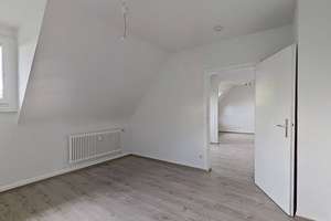 *1 NKM FREI* Gemütliche 2-Zimmer-Dachgeschosswohnung mit großer Küche und Wannenbad – Degenstraße 13, 42651 Solingen-Mitte, Solingen – Vorschaubild 6