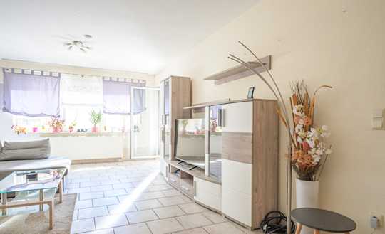 **Helle 3-Zimmer-Wohnung mit Loggia und großzügigem Wohnbereich**