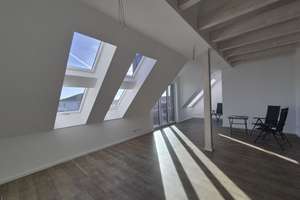 Sonnige 3-Zi-Neubauwohnung (KfW-55) mit 20 m² Dachterrasse, Aufzug & Stellplatz – zentrumsnah in LG