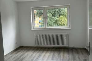 Familienhit mit Balkon und Tageslichtbad - Frisch renovierte 3-Zimmer-Wohnung – Schäferkamp 4, 38226 Lebenstedt, Salzgitter – Vorschaubild 2