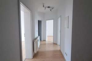 Großzügige 3-Zimmer mit Laminat, EBK, Wannenbad mit Fenster und Balkon in zentraler Lage – Die vollständige Adresse der Immobilie erhältst du vom Anbieter., 9130 Sonnenberg, Chemnitz – Vorschaubild 3
