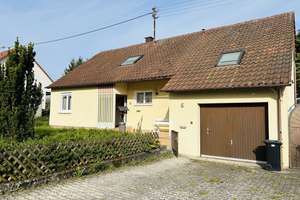 Charmantes Einfamilienhaus mit großem Grundstück – Die vollständige Adresse der Immobilie erhältst du vom Anbieter., 74592 Kirchberg an der Jagst – Vorschaubild 2