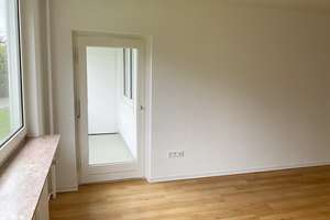 Wohnen im Grünen! Renovierte 3-Zimmer-Wohnung mit Balkon + Tageslichtbad, guter Schnitt + Stellplatz – Graf-von-Stauffenberg-Straße 10 a, 33615 Schildesche, Bielefeld – Vorschaubild 4