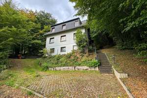 Einfamilienhaus in idyllischer Waldrandlage – viel Platz für die Familie – Die vollständige Adresse der Immobilie erhältst du vom Anbieter., 56754 Roes – Vorschaubild 2