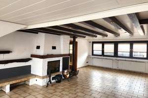 Schicke Penthousewohnung mit Kamin und zwei Balkonen