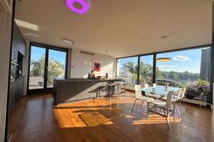 EXKLUSIVES PENTHOUSE IM BAUHAUSSTIL MIT RHEIN - BLICK, DREI TERRASSEN UND TG - STELLPLATZ – Die vollständige Adresse der Immobilie erhältst du vom Anbieter., 50996 Rodenkirchen (Ortsteil), Köln – Vorschaubild 3
