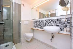 Modern möbliertes Apartment in Stuttgart Mitte – Die vollständige Adresse der Immobilie erhältst du vom Anbieter., 70174 Hauptbahnhof, Stuttgart – Vorschaubild 4