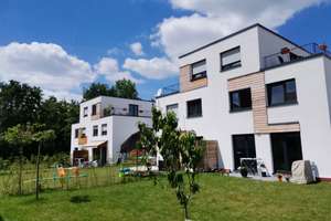 Luxuriöse Doppelhaushälfte mit fünf hellen Zimmern, einer Einbauküche und  in Nordenstadt, Wiesbaden – Blaumeisenweg 8, 65025 Nordenstadt, Wiesbaden – Vorschaubild 2