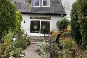 Doppelhaushälfte, großzügig, sonnig mit Kamin und Carport in Hamburg Volksdorf zu Verkaufen! – Die vollständige Adresse der Immobilie erhältst du vom Anbieter., 22359 Volksdorf, Hamburg – Vorschaubild 2