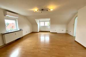 schöne Dachgeschosswohnung 
im 2. OG mit Garage und Gartenmitbenutzung 
in Nürnberg-Großreuth – Die vollständige Adresse der Immobilie erhältst du vom Anbieter., 90431 Großreuth bei Schweinau, Nürnberg – Vorschaubild 4