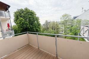 Große helle 2-Raum-Wohnung mit Einbauküche, Balkon & Fahrstuhl – Agricolastraße 65, 9112 Kaßberg, Chemnitz – Vorschaubild 2