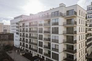 Großzügige 4-Zi. Whg. mit Balkon, hochwertiger EBK, Ankleide & Gäste-WC mit Dusche – Nachodstraße 15B, 10779 Wilmersdorf, Berlin – Vorschaubild 1