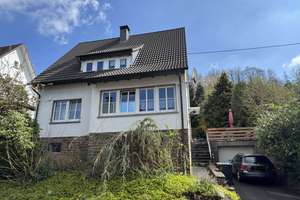 Einfamilienhaus mit schönem Garten in Siegen-Eiserfeld