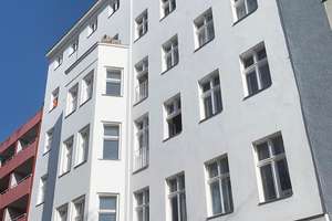 Kreuzberger Kiez: 2-Zimmer-Apartment zum Selbstbezug, sanierter Altbau, Dielenboden, provisionsfrei – Reichenberger Straße 155, 10999 Kreuzberg, Berlin – Vorschaubild 2
