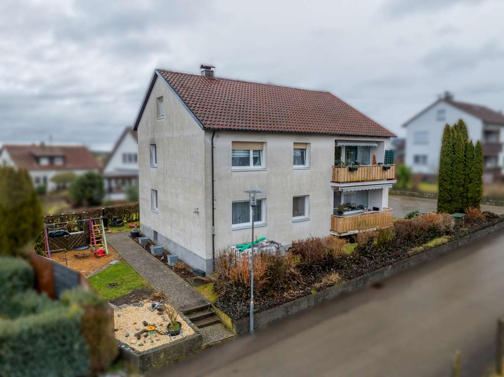 Immobilie in Achstetten - Zweifamilienhaus in Achstetten – Vollvermietete Kapitalanlage mit 2 Wohneinheiten - Bild 0