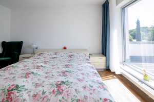 10 Meter breites Einfamilienhaus, 5 Zimmer, Sauna, Garten, Terrasse, exklusive Ausstattung u.v.m.! – Mettmann (Kreis) – Vorschaubild 12