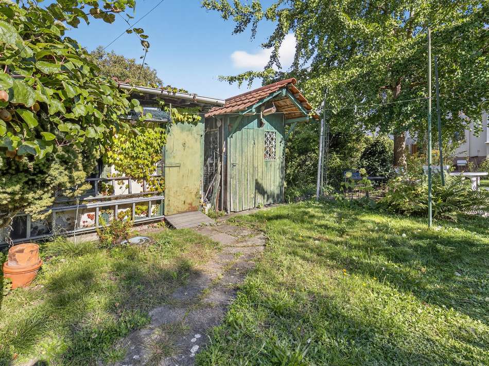 Garten und Gartenhütte