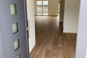 Sehr schönes Reihenhaus BJ24 - Massivbau - Wärmepumpe - PV - Garage - EBK – Wehratalstrasse 31c, 79664 Wehr – Vorschaubild 1