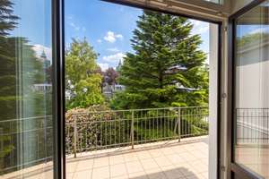 Lichtdurchfluteter Villenaltbau mit zwei Balkonen und Blick auf den Lokstedter Wasserturm – Butenfeld 3, 22529 Lokstedt, Hamburg – Vorschaubild 8
