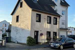 SIEGBURG, zentral gelegenes Einfam. Haus mit ca. 145 m² WNfl., Garten, Terrasse, Pool und Stellplatz – Rhein-Sieg-Kreis – Vorschaubild 1