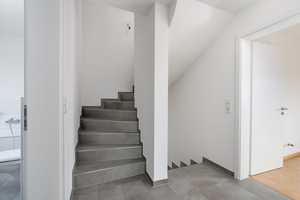 Neubau - Erstbezug - Freistehendes Haus in familienfreundlicher Wohnlage zu vermieten! – Elvira-Tuszik-Straße 69, 50769 Köln – Vorschaubild 10