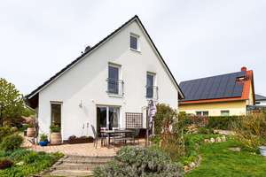 DIREKT EINZIEHEN UND WOHLFÜHLEN -  FAMILIENHAUS MIT GROßEM GARTEN IM BELIEBTEN NORDSTEIMKE – Die vollständige Adresse der Immobilie erhältst du vom Anbieter., 38446 Nordsteimke, Wolfsburg – Vorschaubild 5