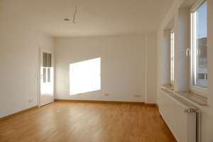 Großzügige & helle 2-Zimmer-Wohnung mit großer sonniger Dachterrasse in guter Lage – Die vollständige Adresse der Immobilie erhältst du vom Anbieter., 30161 Vahrenwald, Hannover – Vorschaubild 3