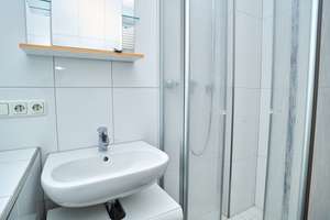 große helle Dachgeschoss Wohnung Wiesbaden-City - mit großem Balkon/Terasse! - provisionsfrei - – Die vollständige Adresse der Immobilie erhältst du vom Anbieter., 65195 Nordost, Wiesbaden – Vorschaubild 3