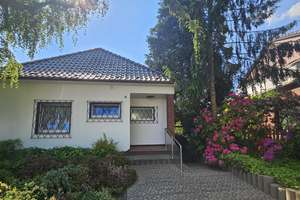 Freistehendes Einfamilienhaus auf großem Grundstück in Köln-Weiden   – Am Engelshof 4, 50859 Weiden, Köln – Vorschaubild 4