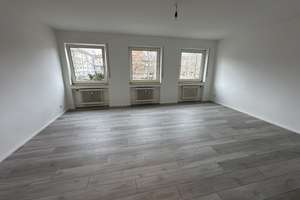 Renovierte 4-Zimmer-Wohnung mit neuer Einbauküche und Gemeinschaftsterrasse in Nbg. frei ab 09/2026