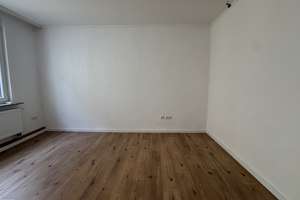 St. Peter ! 2-Zi.-Altbau-Whg., 40 m², Laminat, ohne Balkon, im 2.OG ohne Aufzug – Die vollständige Adresse der Immobilie erhältst du vom Anbieter., 90478 Glockenhof, Nürnberg – Vorschaubild 3