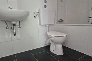 Frisch renoviert! Schöne 2-Zimmer-Wohnung in Köln Ostheim – Gernsheimer Straße 16, 51107 Köln – Vorschaubild 1