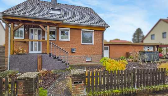 Bild von Modernisiertes Wohnhaus in ruhiger Seitenstraße auf großzügigem Grundstück