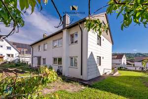 Vater,Mutter,Kind - gern auch mit Oma und Opa
Grosses Haus mit modernisiertem Dach und Ausbaureserv – Die vollständige Adresse der Immobilie erhältst du vom Anbieter., 73630 Remshalden – Vorschaubild 1