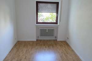 Attraktive 3-Zimmer-Wohnung mit Westbalkon & TG-Stellplatz in Königsbrunn – Augsburger Straße 29, 86343 Königsbrunn – Vorschaubild 5