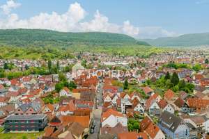 Wohnen oder Vermieten: Zweifamilienhaus mit ca. 195 m² Wohnfläche und flexiblem Nutzungspotenzial – Die vollständige Adresse der Immobilie erhältst du vom Anbieter., 72581 Dettingen an der Erms – Vorschaubild 2