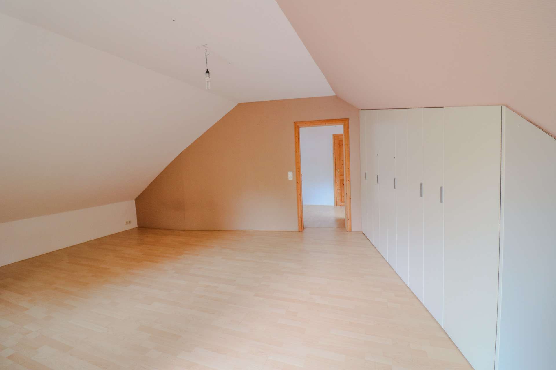 Immobilie in Ermershausen - Familientraum auf dem Land - Unendlich viel Platz für Hobby, Arbeit und Selbstverwirklichung - Bild 8