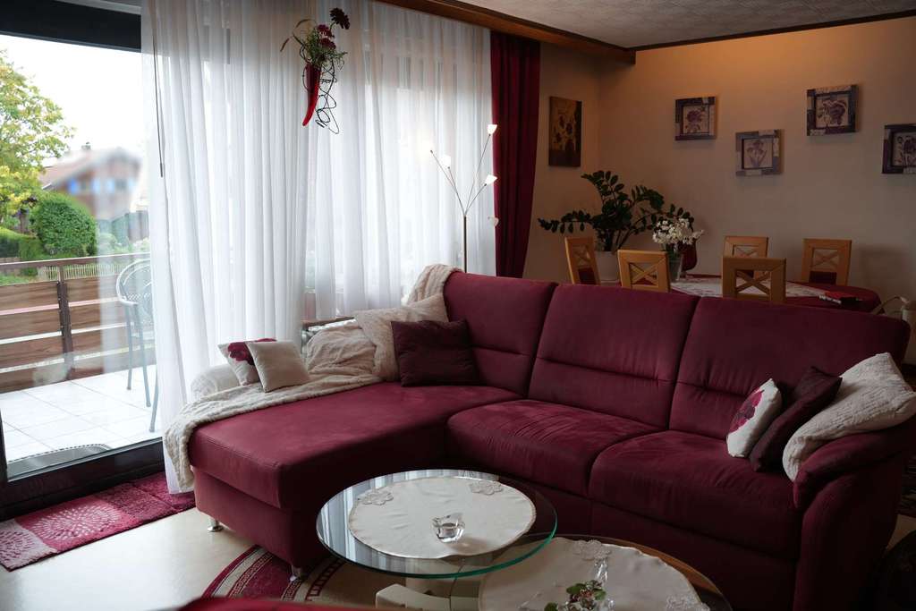 Immobilie in Dobel - Solide Kapitalanlage im Schwarzwald - vermietete 2-Zimmer-Wohnung mit Süd-Balkon und Garage in Dobel - Bild 1